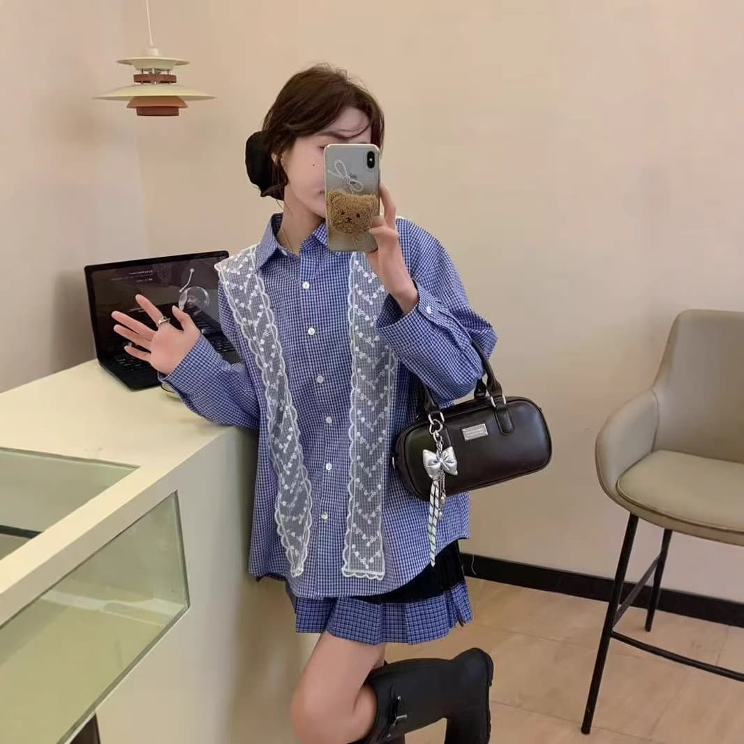 シャツ　レディース ゆったりチェックシャツ レース飾り付き