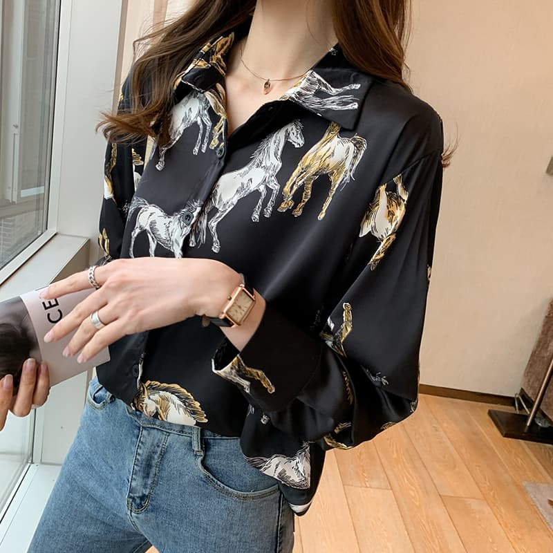 シャツ　レディース 躍動的な馬柄シルエットシャツ