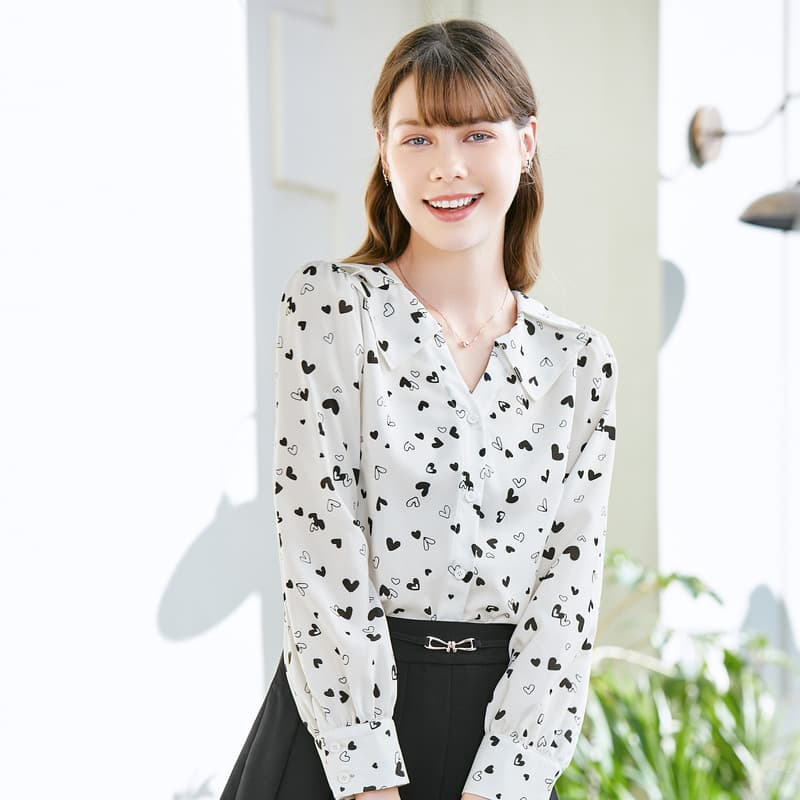 シャツ　レディース ハートちりばめシフォンブラウス