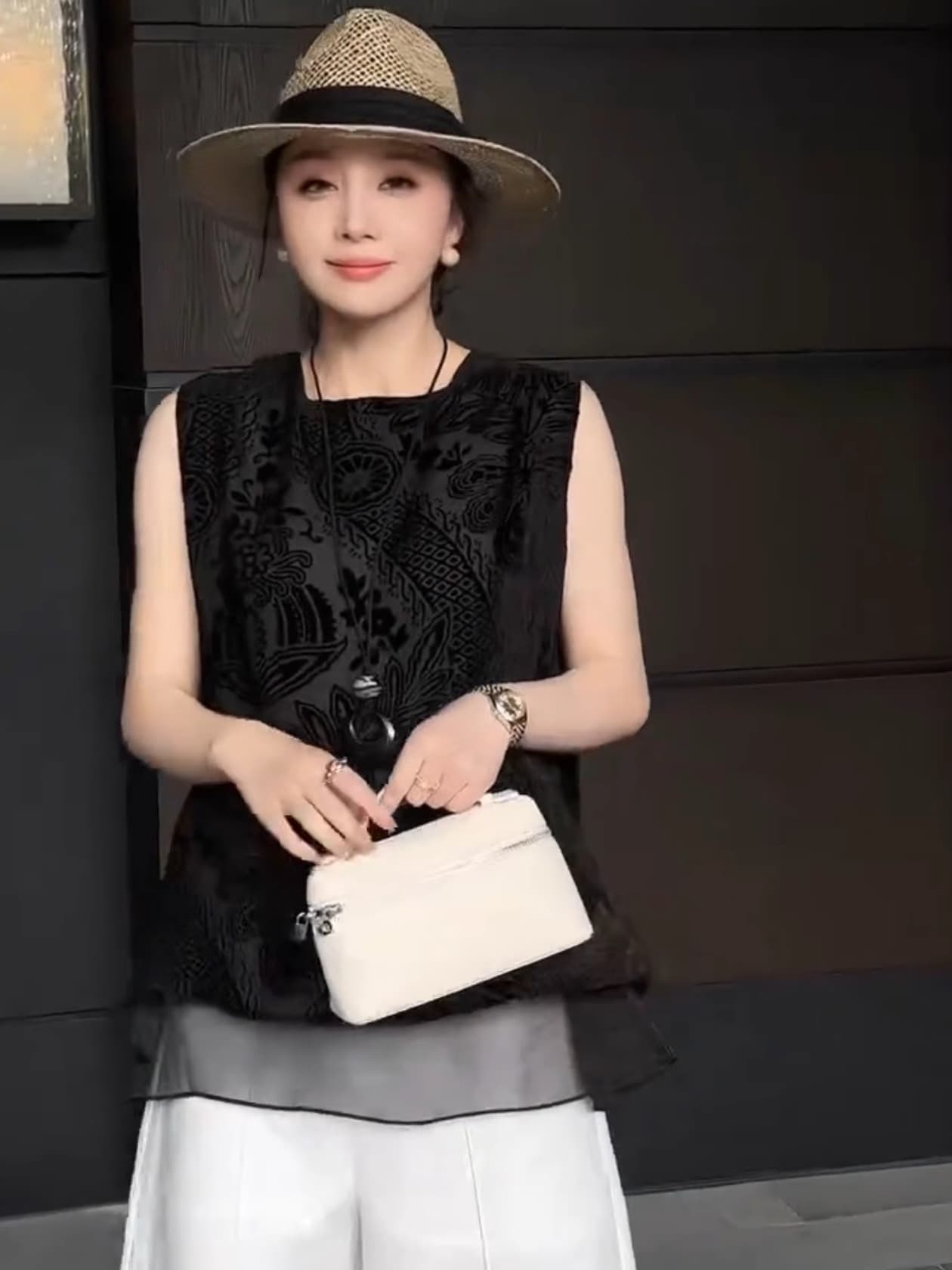 レディースシャツ 花模様ベロア風ノースリーブシャツ