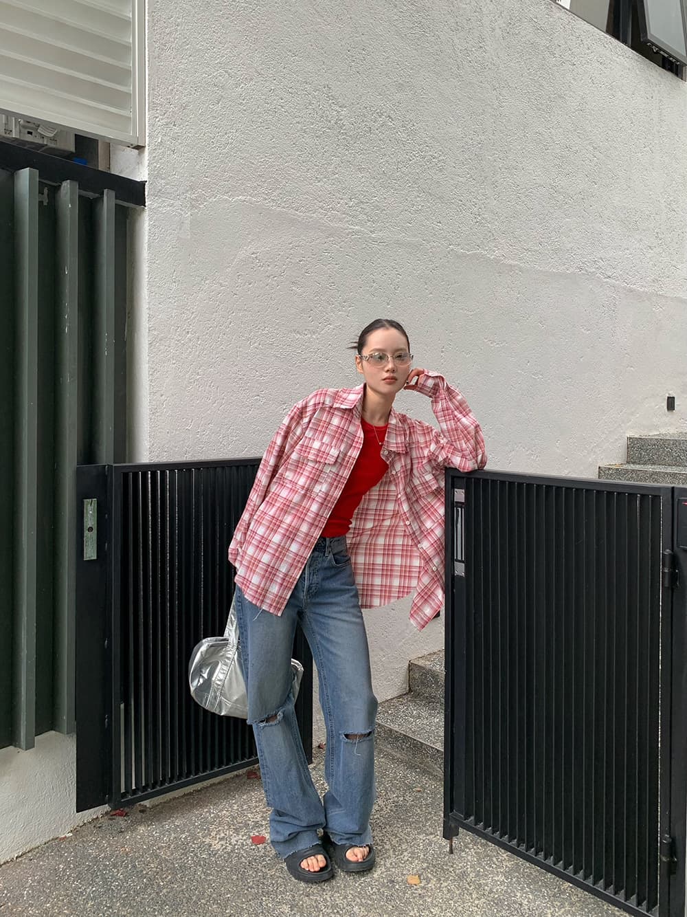 シャツ　レディース オーバーサイズチェックシャツ フリル装飾
