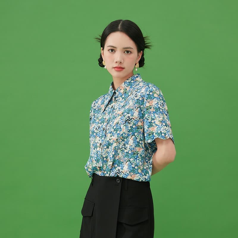 シャツ　レディース 爽やかな小花柄シャツ