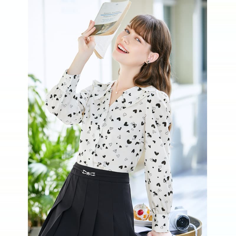 シャツ　レディース ハートちりばめシフォンブラウス